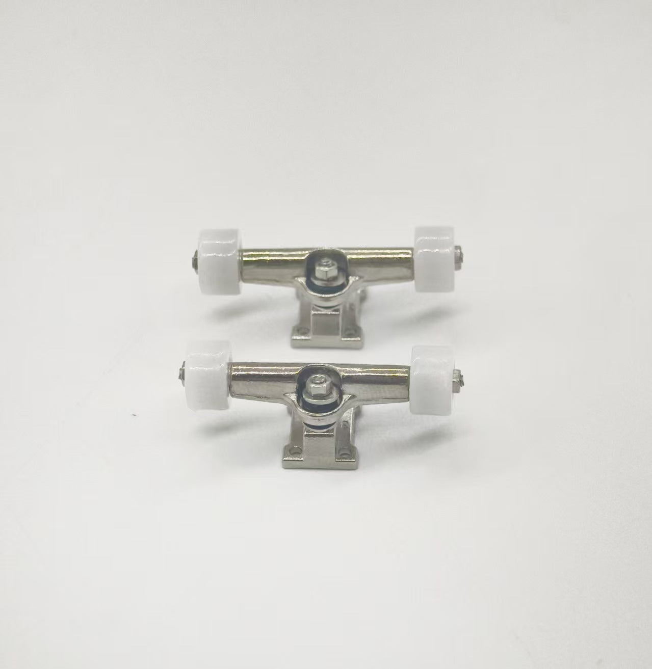 finger board trucks white wheels
